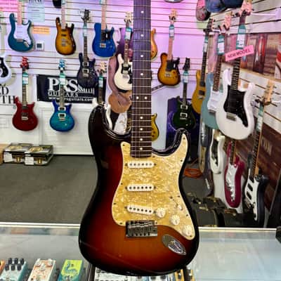 Fender American Stratocaster 2001, Sunburst with Case - Pre Owned image 2