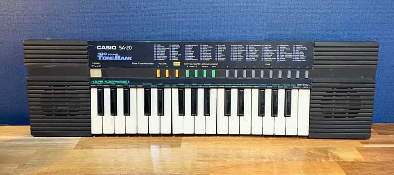Casio SA-20 100 Sound Tone Bank Keyboard image 1