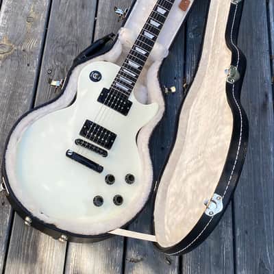 MASTER CERTIFIED: 2010 Gibson Les Paul Studio – Alpine White – Ebony Fretboard - Black Hardware – Pro Setup – $1599 USD | FREE SHIPPING image 3