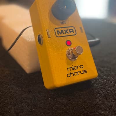 MXR M148 Micro Chorus Yellow Modulation Effect Pedal for Electric Guitar image 10