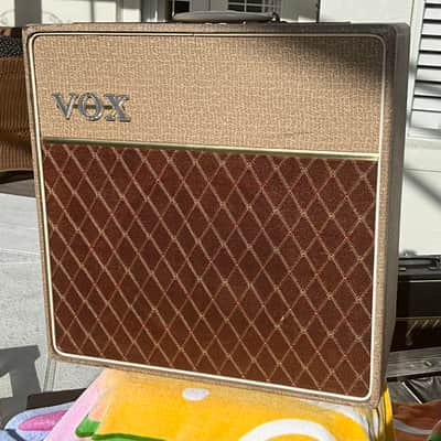 Vox AC-10 2-Channel 10-Watt 1x10" Guitar Combo 1961 - 1963 - Fawn image 8