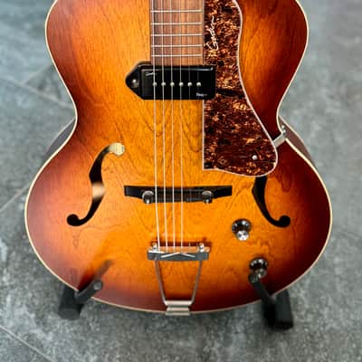 Godin 5th Avenue Kingpin Cognac Burst image 1