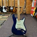Fender Deluxe Players Stratocaster 2017 with Maple Fretboard Sapphire Blue Transparent