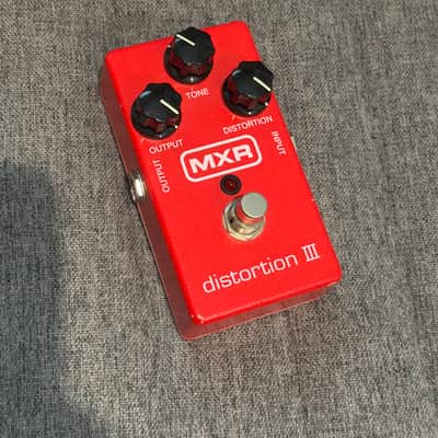 MXR M115 Distortion III 2004 - Present - Red image 1