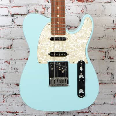 Fender 2018 Deluxe Nashville Telecaster Electric Guitar Daphne Blue w/Bag USED
