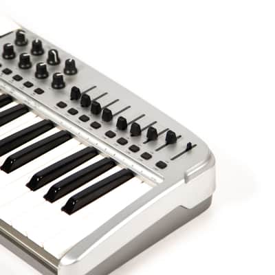 M-Audio Ozonic MIDI Controller Owned By Mike Campbell image 7