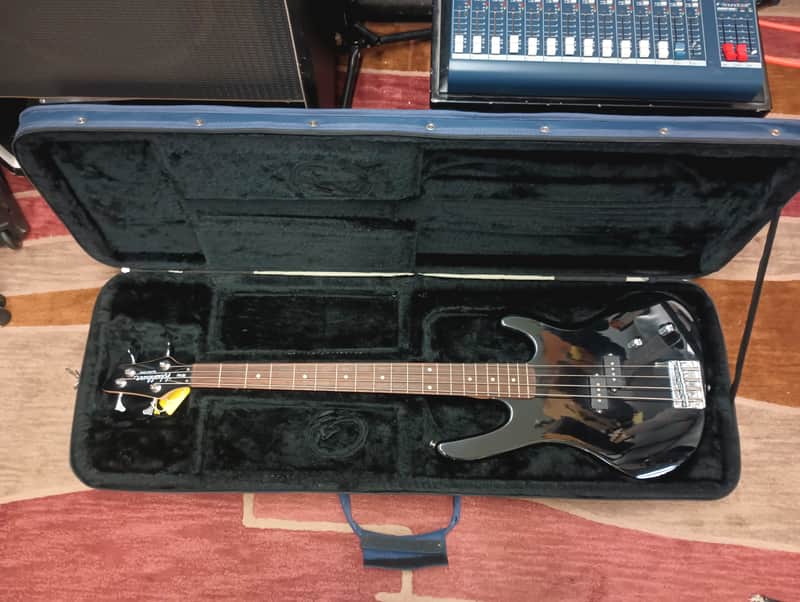 Washburn Bantam Series XB-100 Bass Guitar w/ Case - Black image 1
