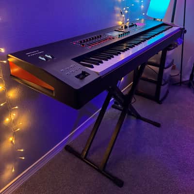 Roland Fantom 8 2019 - Black/Red **Flight Case Included**