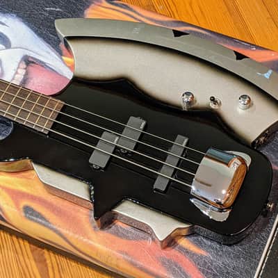 Cort 2010 Gene Simmons AXE Neckthrough, EMG Active Pickups KISS Bass Guitar w/OHSC, RARE! image 4