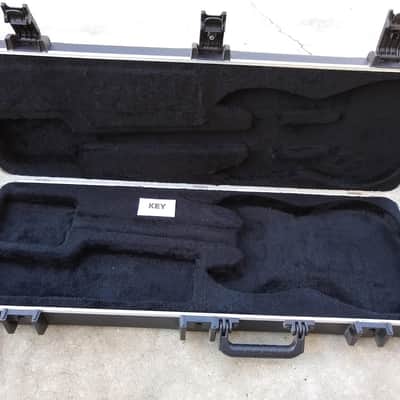 2000's Fender TSA Hardshell Case for Stratocaster or Telecaster - Black Molded - Includes Key imagen 3