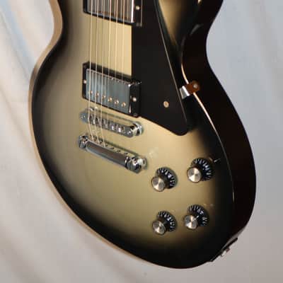 Gibson Les Paul Studio Silver Burst electric guitar with hard shell Gibson case used 2009 image 7
