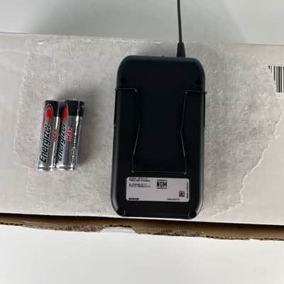 Shure BLX1 Bodypack Wireless Microphone Transmitter, J11 Band image 2