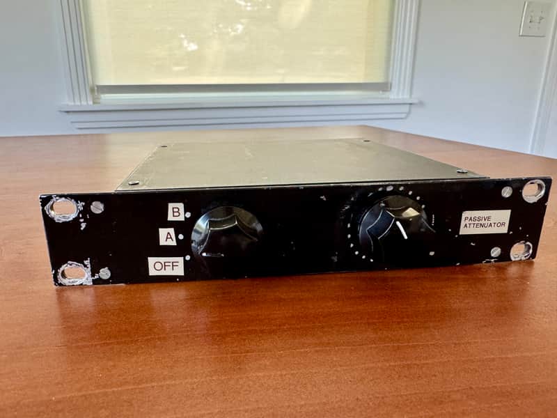 Custom Passive Stereo Monitor Controller / Attenuator – Dual XLR Outputs Bild 1