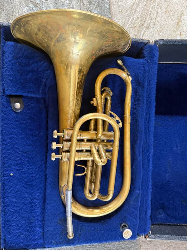 King Marching Mellophone, with mouthpiece and case. USA image 1
