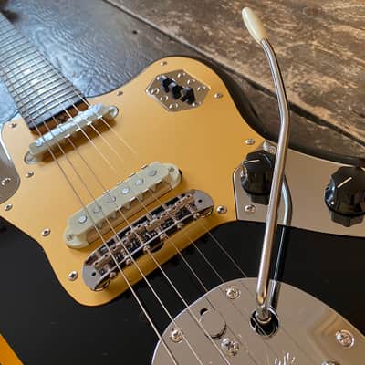 Fender Made in Japan Traditional 2025 Collection '60s Jaguar Competition Black Gold w/ Docs image 8