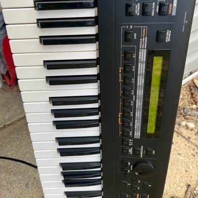 Roland XP-30 61-Key 64-Voice Expandable Synthesizer 1999 - 2004 - Black image 5