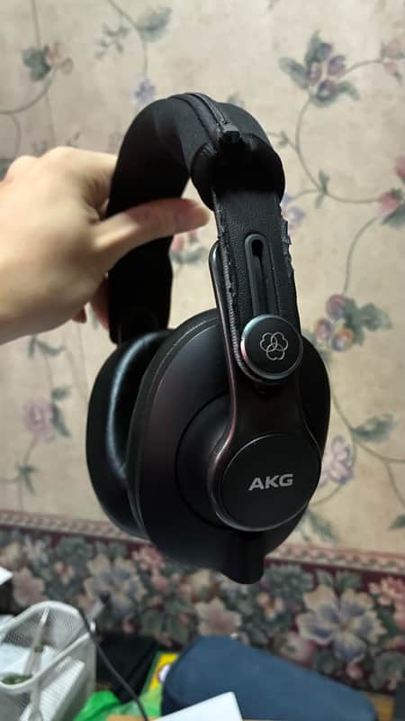 AKG K371 BT Wireless Closed Back Headphones 2019 - Present - Black image 1