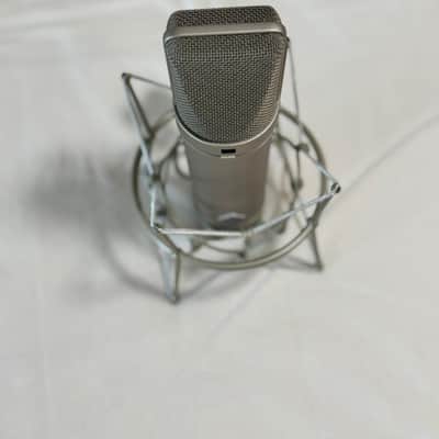Neumann U 87 Ai Complete Vocal Recording Package + Shock Mount, Case, Pop Filter, Cables – Excellent image 6