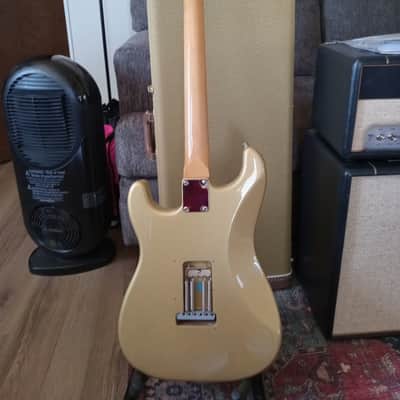 Fender Stratocaster 2003 - Aztec Gold image 4