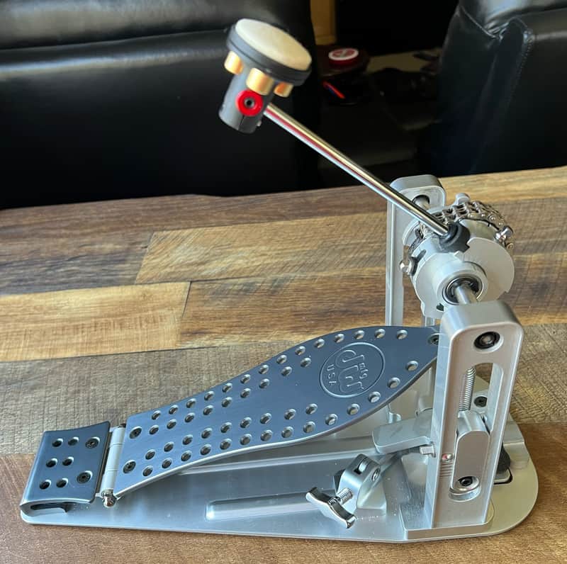 DW Machined Chain Drive Single Bass Drum Pedal – Polished image 1