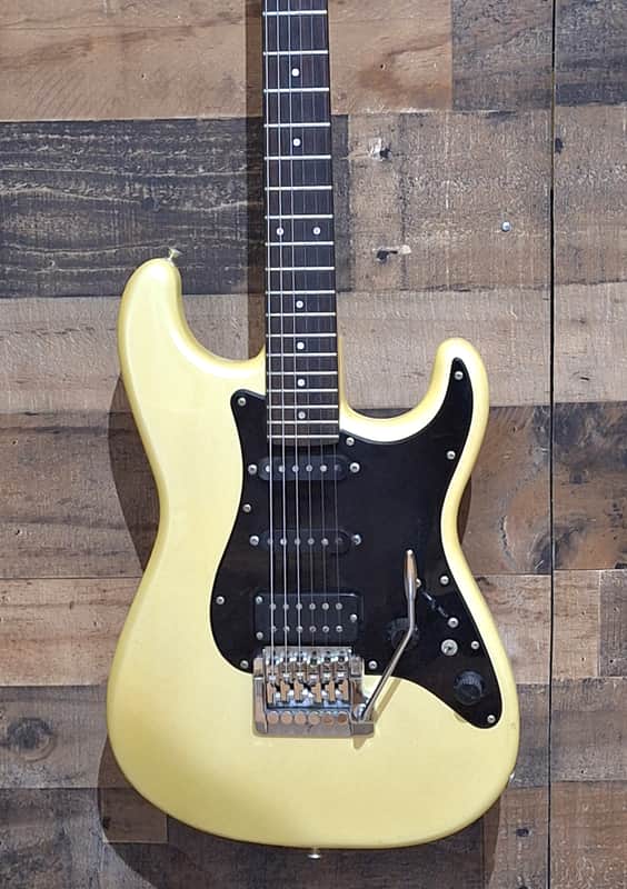 Fender Contemporary Series Stratocaster Deluxe HSS 1985 - 1987 - Frost White