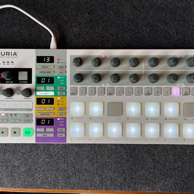 Arturia BeatStep Pro MIDI Controller 2017 - Present - White image 3