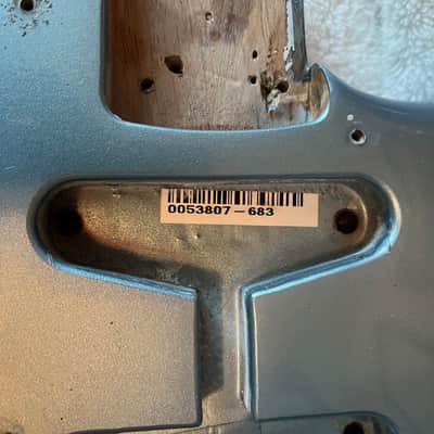 Fender 2005 FSR American Deluxe '62 Stratocaster Reissue Ice Blue Metallic with Matching Headstock image 15