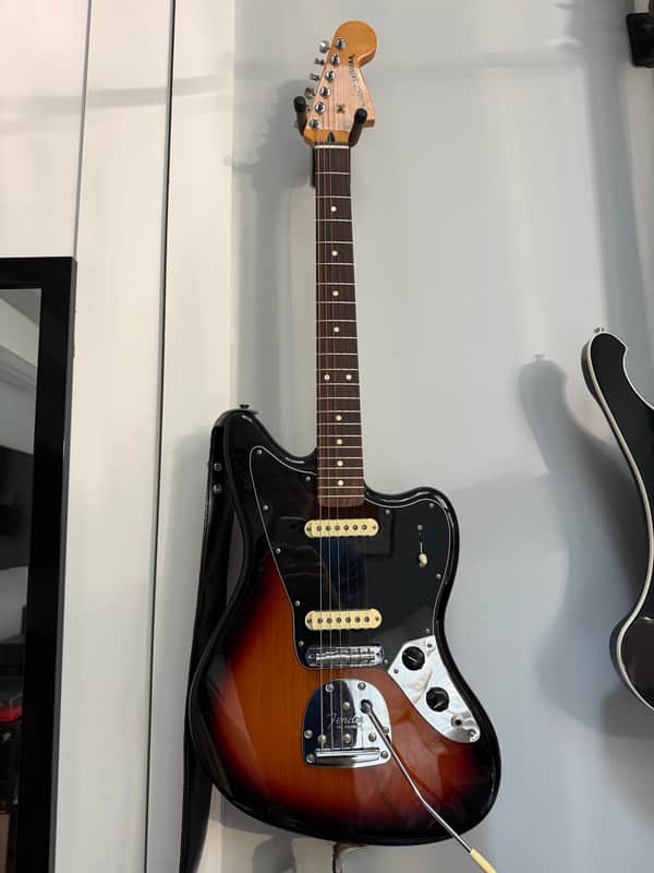 Fender Player II Jaguar 2024 - Present - 3-Color Sunburst