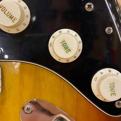 Fender Stratocaster 3-Color Sunburst 1975 Ex Demo image 14