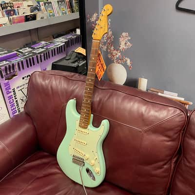 Fender Vintera '60s Stratocaster with Pau Ferro Fretboard 2019 - 2023 - Surf Green image 2