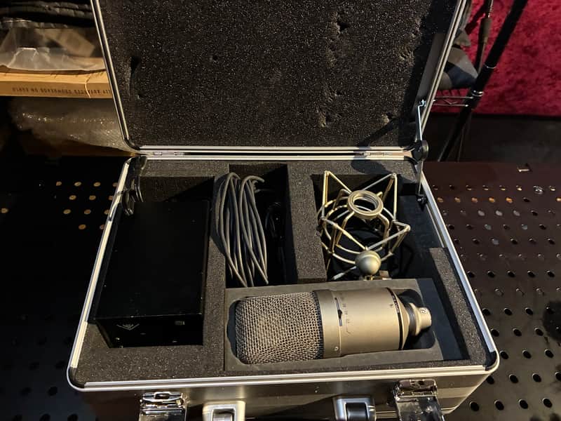 Neumann M 149 Large Diaphragm Multipattern Tube Condenser Microphone image 1