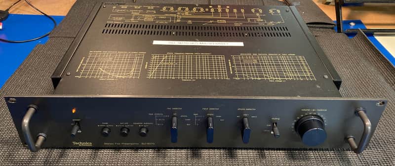 Beautiful Technics SU-9070 preamplifier fully restored to factory
