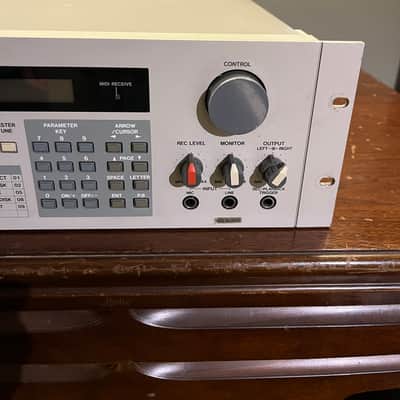 Akai S950 MIDI Digital Sampler 1988 - White image 3