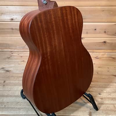 Martin 000 Jr E Sapele Acoustic Guitar - Natural image 4