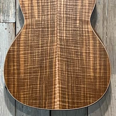 Larrivee 000-40 Custom Figured European Walnut Natural, Larrivee's Private Wood Stash Guitar ! image 11