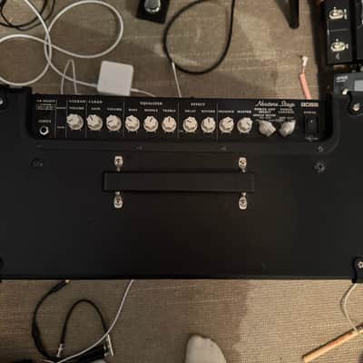 Boss Nextone Stage + castors + case image 2
