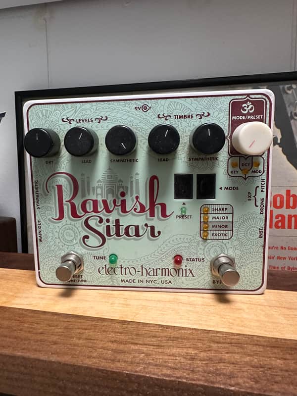 Electro-Harmonix Ravish Sitar Sitar Emulator 2011 - Present - Green / Red image 1
