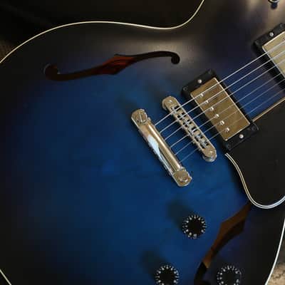 2003 Gibson ES-135 Semi-Hollow Electric Guitar Blueburst + GB image 4
