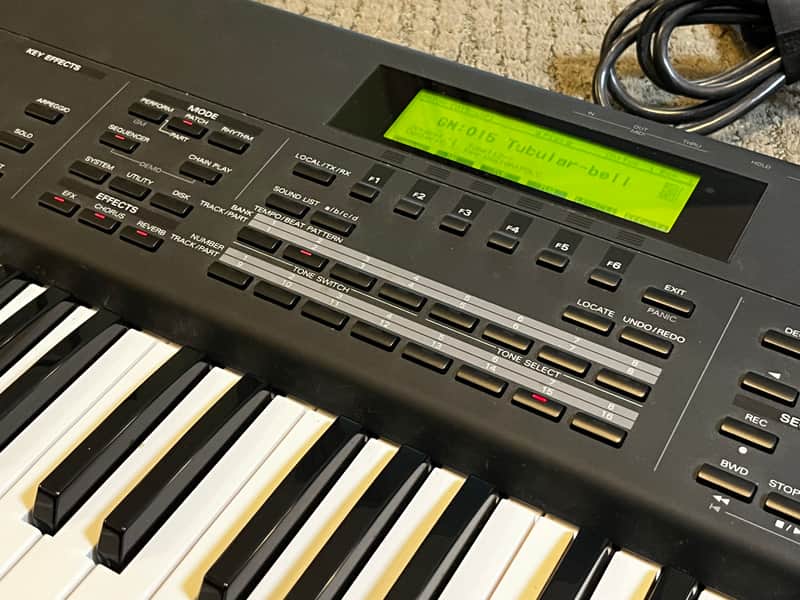Roland XP-60 61-Key 64-Voice Music Workstation Keyboard 1998 - 2003 - Black image 1