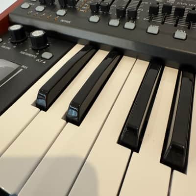 Behringer DeepMind 6 37-Key 6-Voice Polyphonic Analog Synth 2017 - Present - Black image 2