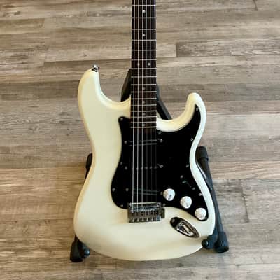 Squier Stratocaster w/ RoadRunner Hard Case & Xtras - Olympic White image 1