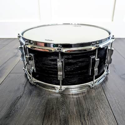 **BRAND NEW** Ludwig 14" x 6.5" Keystone X (Classic Oak) 5 Ply Maple/Oak Hybrid Standard Snare Drum Black Night Oak Color 10 Lug New Old Stock NOS Made in the USA image 4