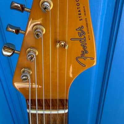 Fender Stevie Ray Vaughan Stratocaster with Pau Ferro Fretboard 2000s 3-Color Sunburst image 7