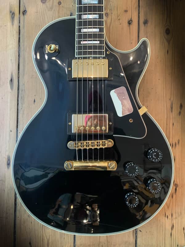 2013 Gibson Les Paul Custom in Ebony finish with hard shell case