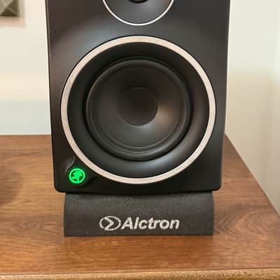 Mackie MR mk3 5-Inch Studio Monitors + Alctron Isolation Pad image 3