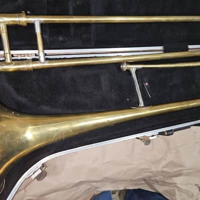 Holton Collegiate Trombone, with case & mouthpiece, USA. Very good condition image 4