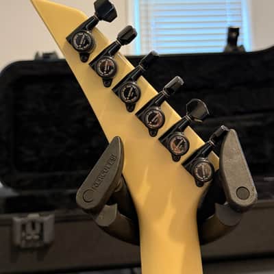 Jackson Pro Series RR5 Rhoads Ivory with Black Pinstripes HSC image 12