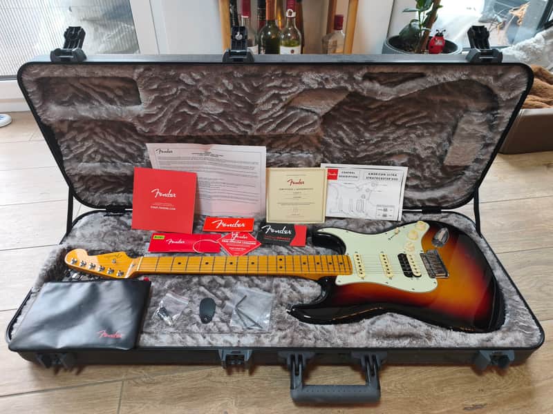 Fender American Ultra Stratocaster with Maple Fretboard 2019 - Present - Ultraburst