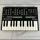 Roland SE-02 Boutique Series Synthesizer Module with K-25m Keyboard (No power Supply)