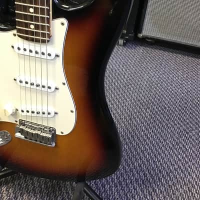Fender American Deluxe Stratocaster with Rosewood Fretboard 1999 - 2003 - 3-Color Sunburst image 6